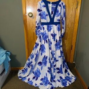 Small Gorgeous dress!